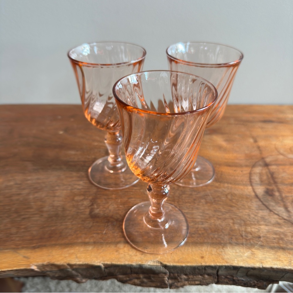 Vintage Pink Swirl Glass Stemware Wine Glasses, MCM Glassware Set of 3 - France - Picture 5 of 8